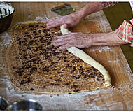 Beim Reindling backen Copyright Kaernten Werbung Steinthaler